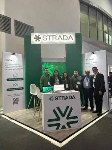 Strada branding team